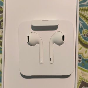 NWT Apple earphones
